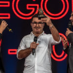 Gianluca Foglia di Mivv ritira il premio per il migliore stand di Eicma 2018